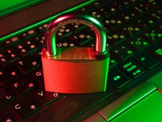 Imagem ilustrativa sobre segurança, auditoria e integridade de sistemas aplicada à urna eletrônica brasileira. Foto: FlyD/Unsplash
